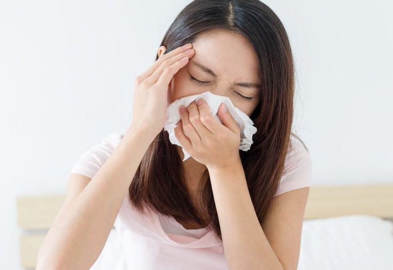 Sốt siêu vi ở người lớn – Triệu chứng và cách điều trị